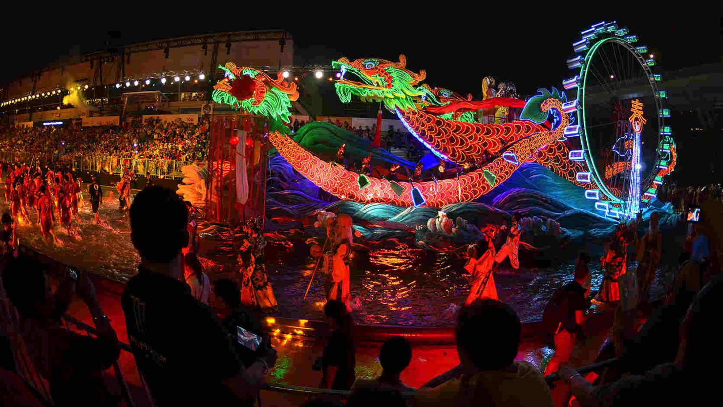 Chingay Parade in Singapur Eine Tradition zum chinesischen Neujahr in