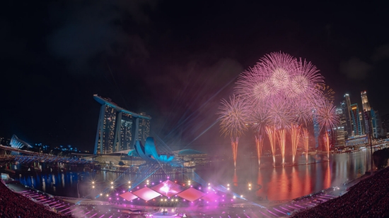 Feuerwerk über der Marina Bay