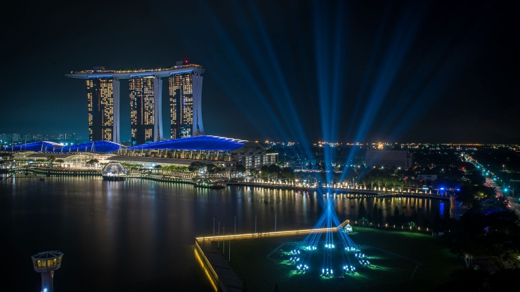 Màn trình diễn ánh sáng trên đường chân trời Marina Bay mang tính biểu tượng tại Singapore